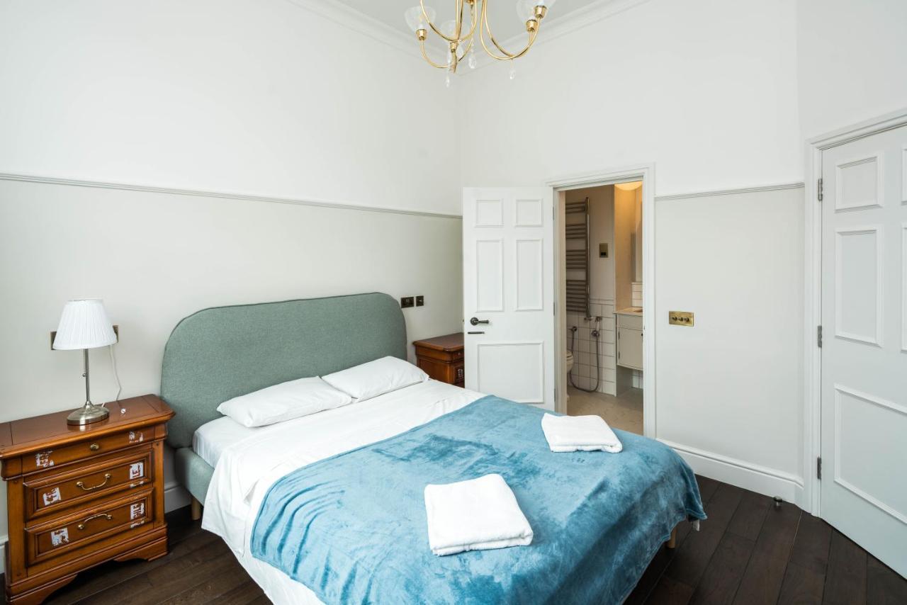 4 Bedroom House Up To 10 People At Heart Of Kensington And Chelsea London Luaran gambar